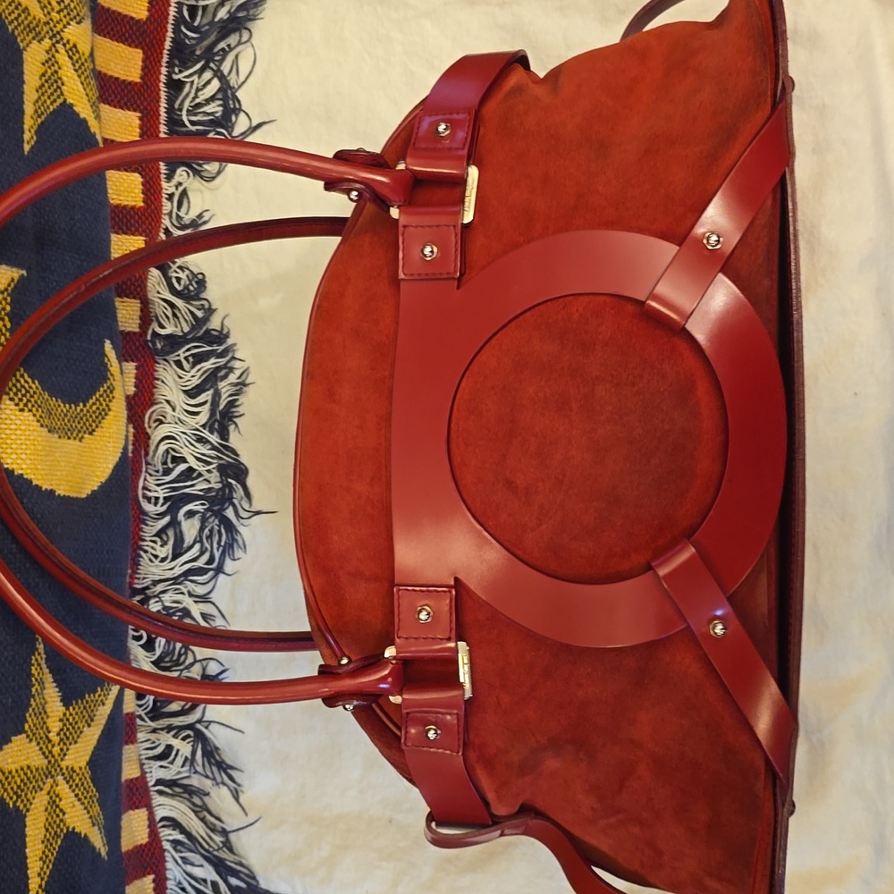 Salvatore Ferragamo Red Suede & Calf Leather Shoulder Bag with Structured Design - Picture 4 of 16